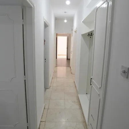 Spacious&amazing 4 Bdr,*nicosia* Newly Renovated דירה ניקוסיה