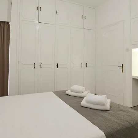 Spacious&amazing 4 Bdr,*nicosia* Newly Renovated * ניקוסיה